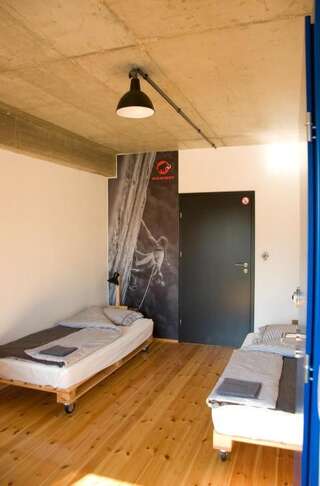 Гостевой дом Trafo Base Camp Крочице Двухместный номер с 1 кроватью и собственной ванной комнатой-3